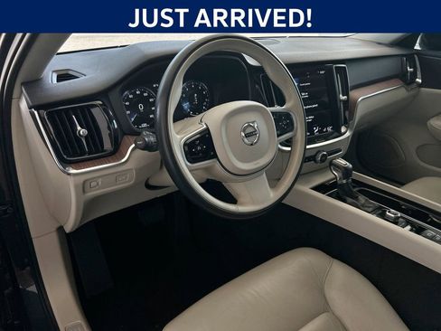Used 2021 Volvo S60 T5 Momentum w/ Premium Package FWD image 14