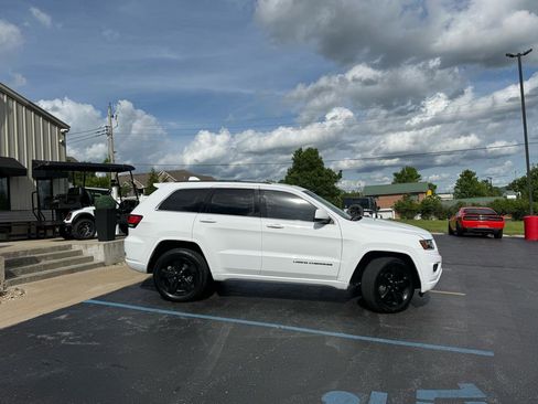 Used 2015 Jeep Grand Cherokee Altitude AWD/4WD image 2