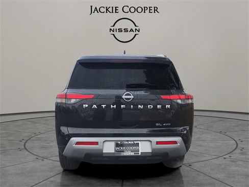 Certified 2025 Nissan Pathfinder SL image 4