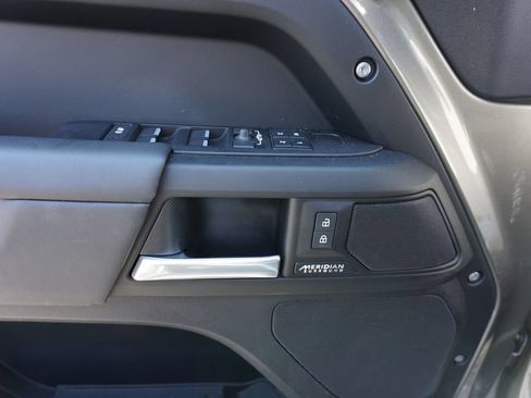 Used 2025 Land Rover Defender 110 X-Dynamic SE AWD/4WD image 9