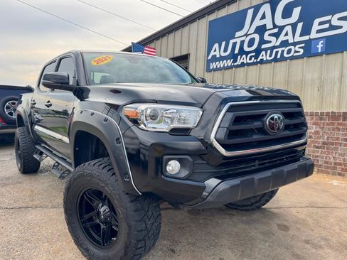 Used 2021 Toyota Tacoma SR5 w/ Technology Package AWD/4WD image 3