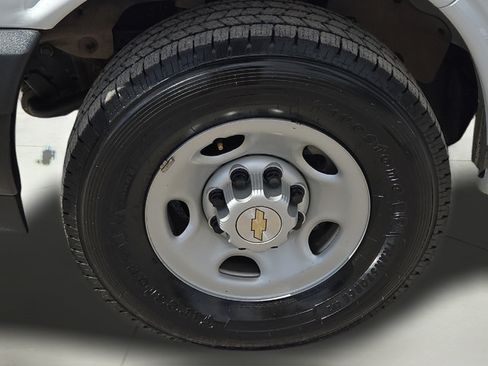 Used 2025 Chevrolet Express 2500 w/ Driver Convenience Package RWD image 18