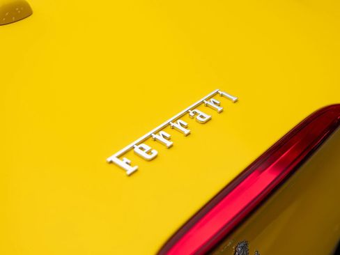 Used 2019 Ferrari Portofino RWD image 40