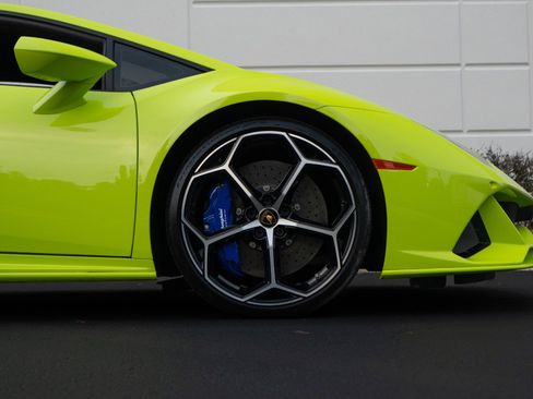Used 2020 Lamborghini Huracan EVO image 5