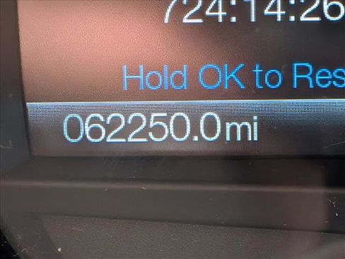 Used 2017 Ford Expedition XLT w/ Equipment Group 202A AWD/4WD image 13
