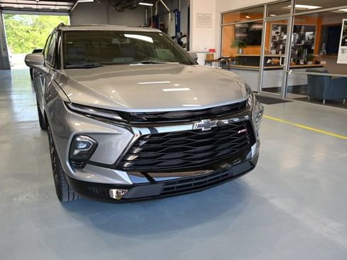 Used 2024 Chevrolet Blazer RS w/ LPO, Floor Liner Package FWD image 3