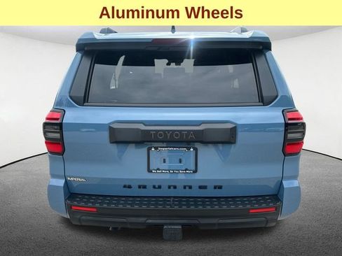Used 2025 Toyota 4Runner SR5 AWD/4WD image 9