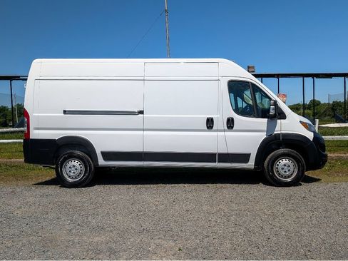 Used 2026 RAM ProMaster 2500 w/ Convenience Group FWD image 4
