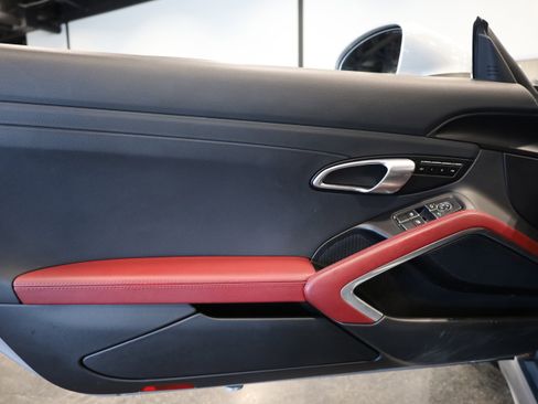 Used 2018 Porsche 718 Cayman S image 14