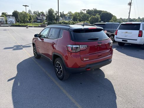 Used 2025 Jeep Compass Trailhawk AWD/4WD image 4