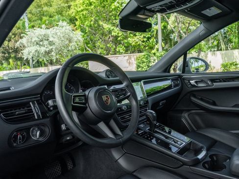 Used 2025 Porsche Macan AWD/4WD image 15