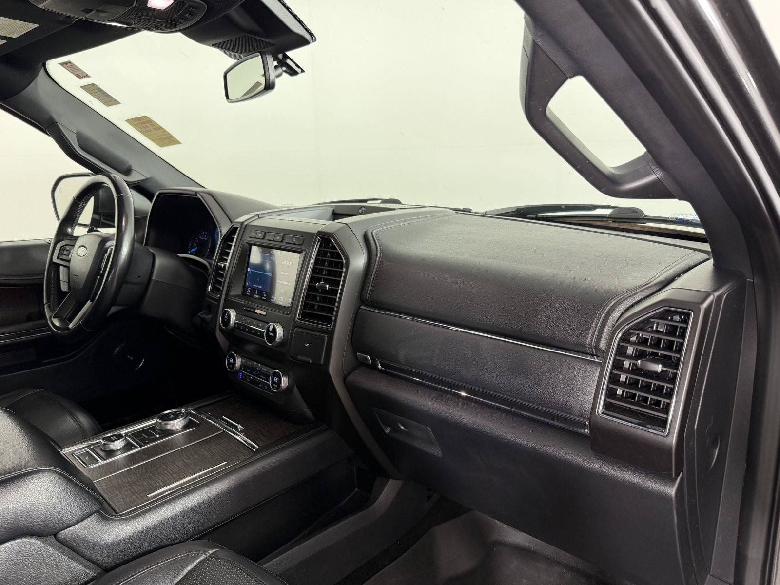 Used 2019 Ford Expedition Limited w/ Equipment Group 301A AWD/4WD image 18