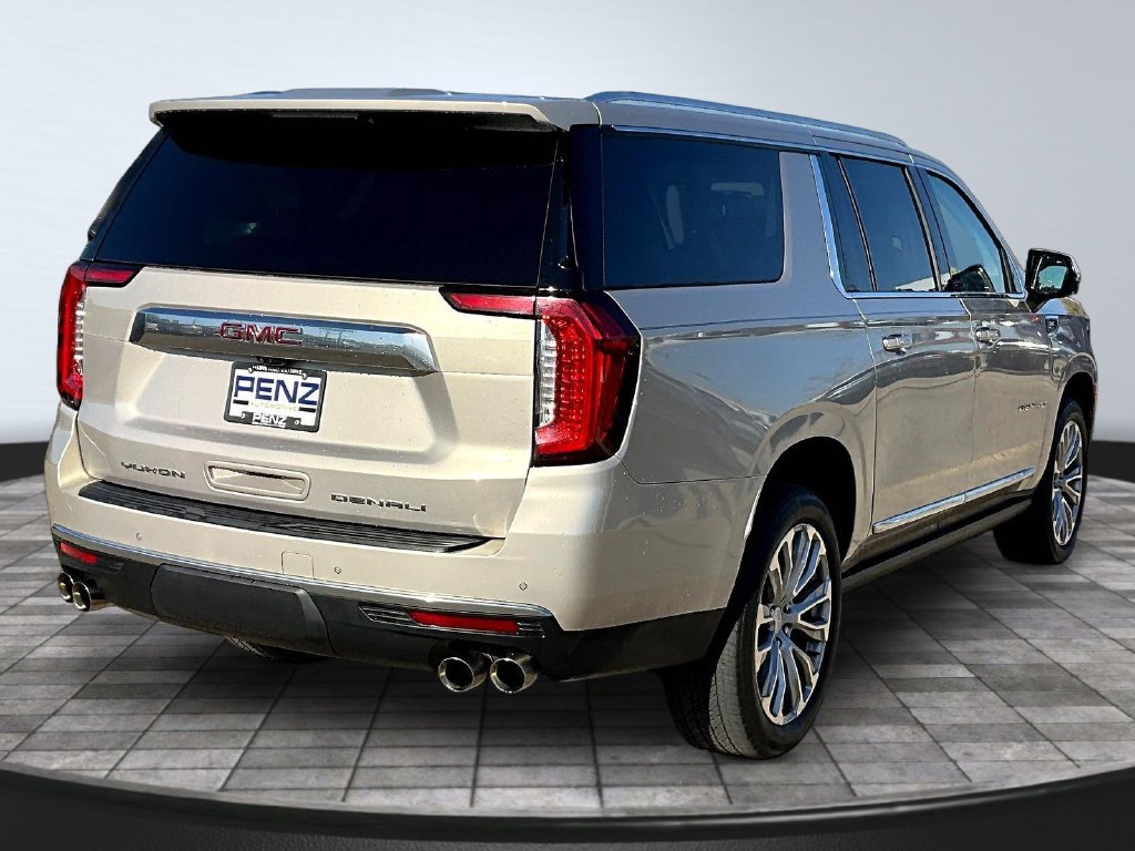 Used 2021 GMC Yukon XL Denali w/ Denali Premium Package AWD/4WD image 7