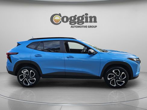 Used 2025 Chevrolet Trax RS w/ Driver Confidence Package image 4