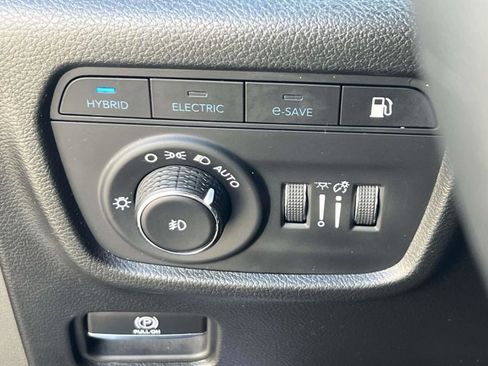 Certified 2023 Jeep Grand Cherokee Overland w/ Luxury Tech Group IV AWD/4WD image 22