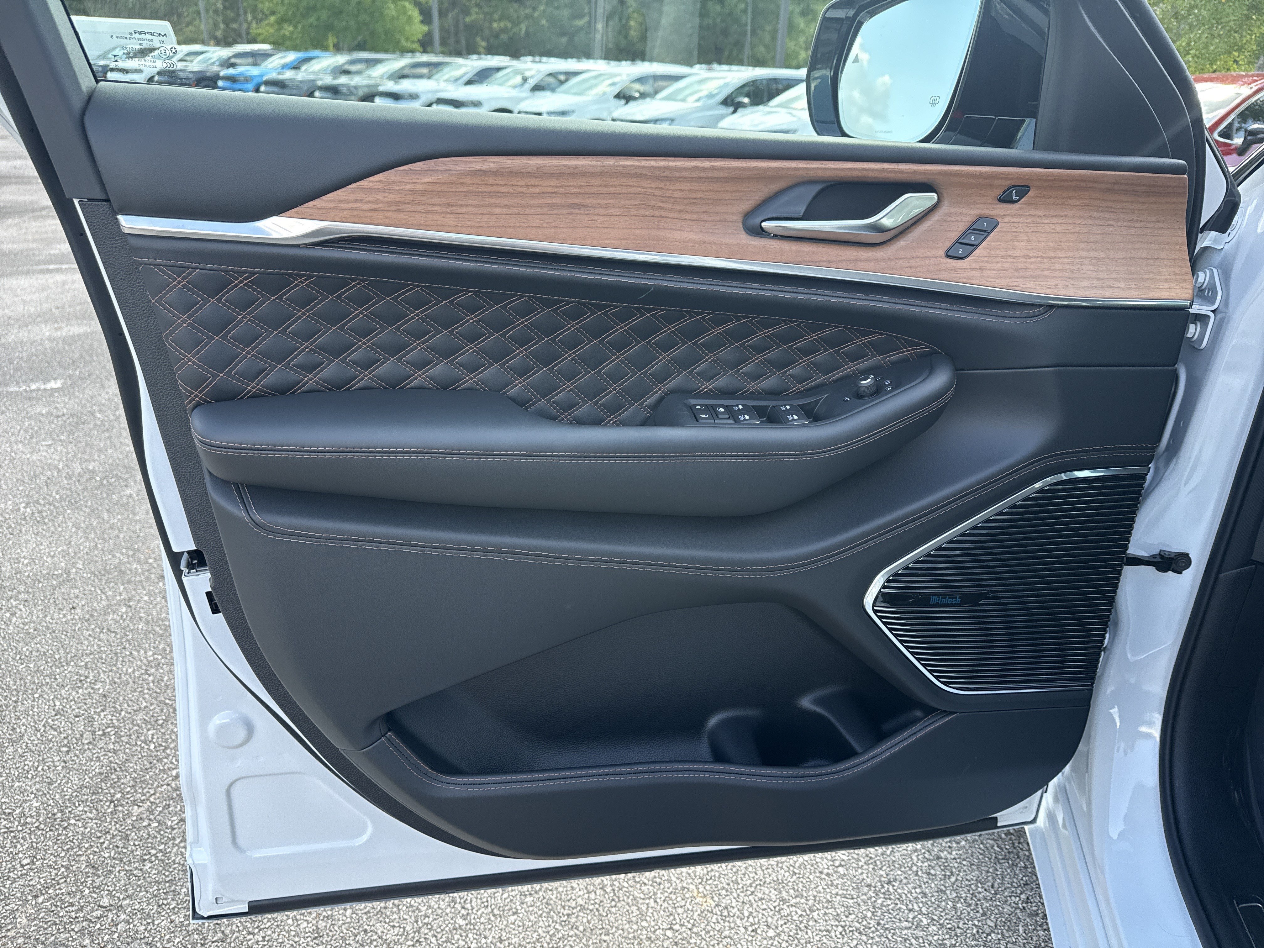 New 2027 Jeep Grand Cherokee Summit AWD/4WD image 10
