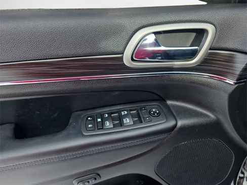 Used 2022 Jeep Grand Cherokee Limited image 14