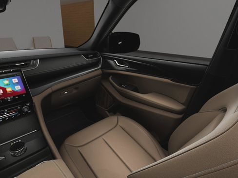 New 2025 Jeep Grand Cherokee Limited w/ Black Appearance Package image 21