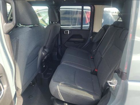 Used 2025 Jeep Wrangler Unlimited Sahara image 6