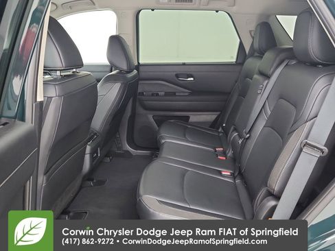 Used 2025 Nissan Pathfinder SL image 29