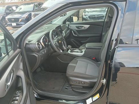 Used 2025 Chevrolet Blazer LT FWD image 4