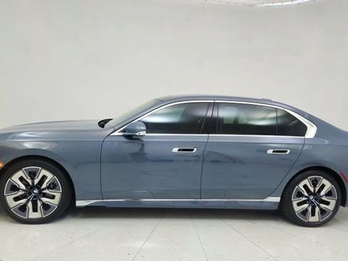 Used 2023 BMW i7 xDrive60 image 10