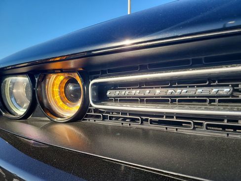 Used 2016 Dodge Challenger SXT RWD image 6