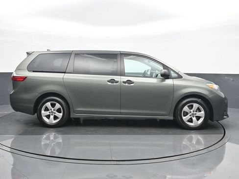 Used 2020 Toyota Sienna L FWD image 7