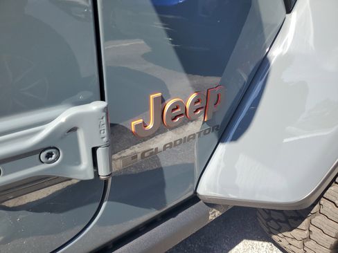Used 2025 Jeep Gladiator Mojave AWD/4WD image 7