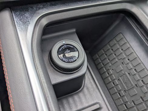 Used 2025 Ford Expedition Active AWD/4WD image 16