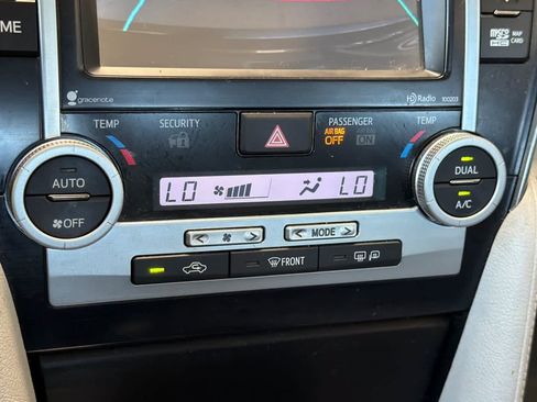 Used 2014 Toyota Camry XLE w/ Leather Package FWD image 21