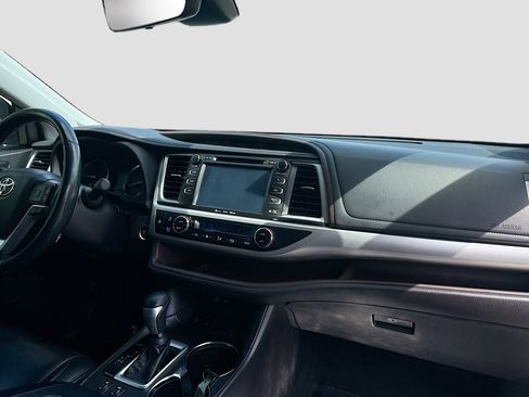 Used 2019 Toyota Highlander XLE image 33