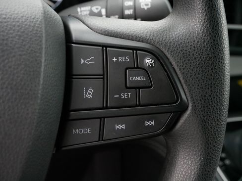 Used 2025 Toyota Sienna LE image 25