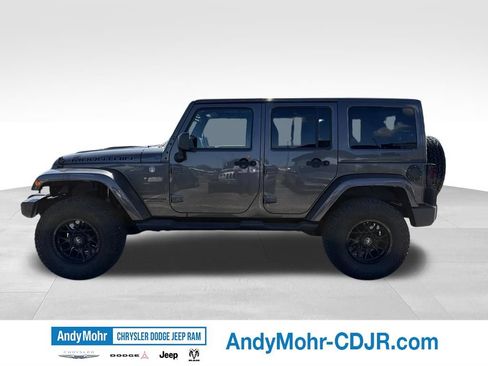 Used 2017 Jeep Wrangler Unlimited Sahara AWD/4WD image 4