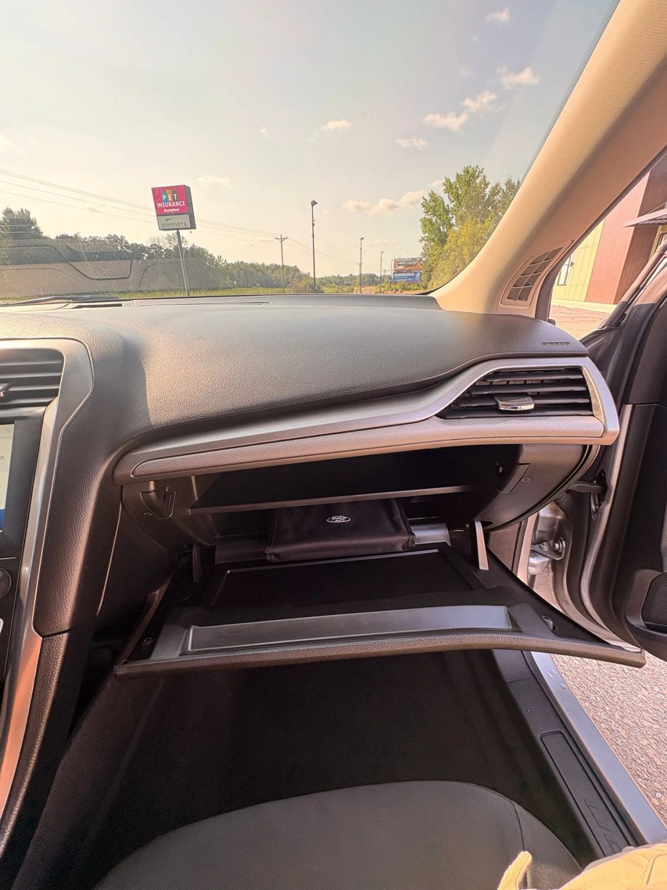 Used 2020 Ford Fusion SE FWD image 24