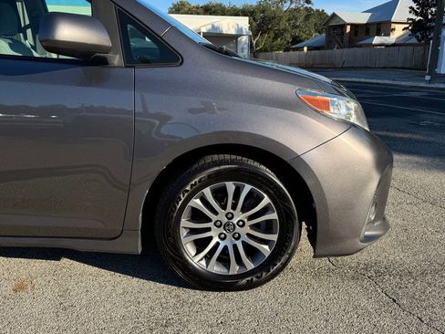 Used 2020 Toyota Sienna XLE Premium image 10