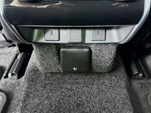 New 2026 Land Rover Range Rover Long Wheelbase SE image 28