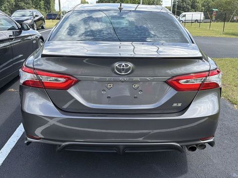 Used 2020 Toyota Camry SE FWD image 5
