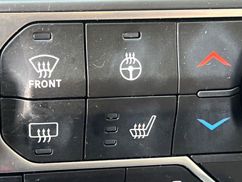 Used 2022 Jeep Wrangler Unlimited Sahara image 32