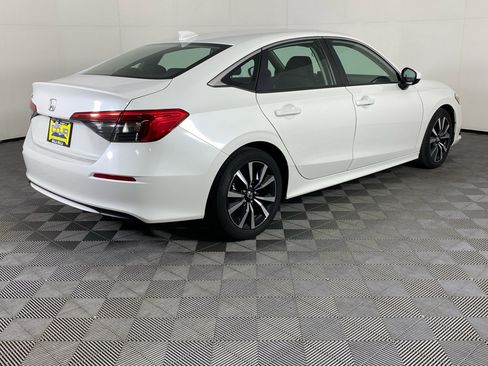 Used 2023 Honda Civic EX image 5