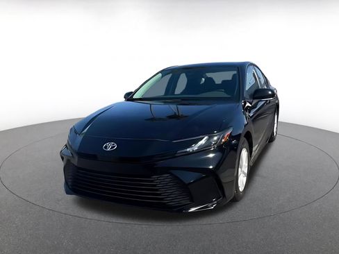Used 2025 Toyota Camry LE image 16