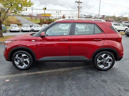 Used 2024 Hyundai Venue SEL image 9