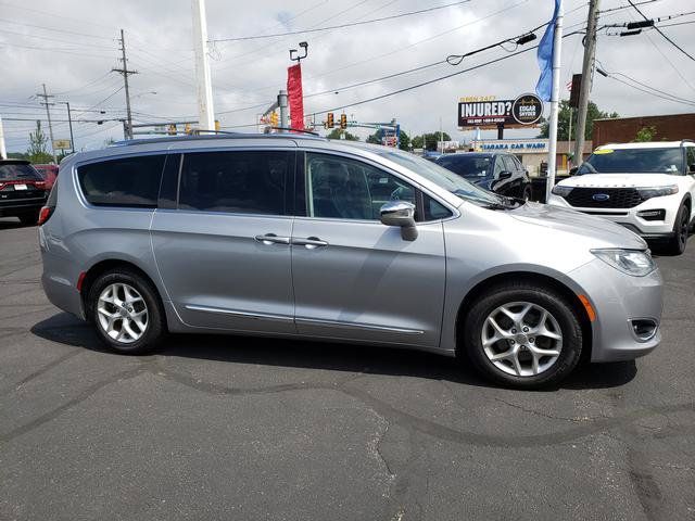 Used 2020 Chrysler Pacifica Limited w/ 8-pass Seating Package FWD image 8