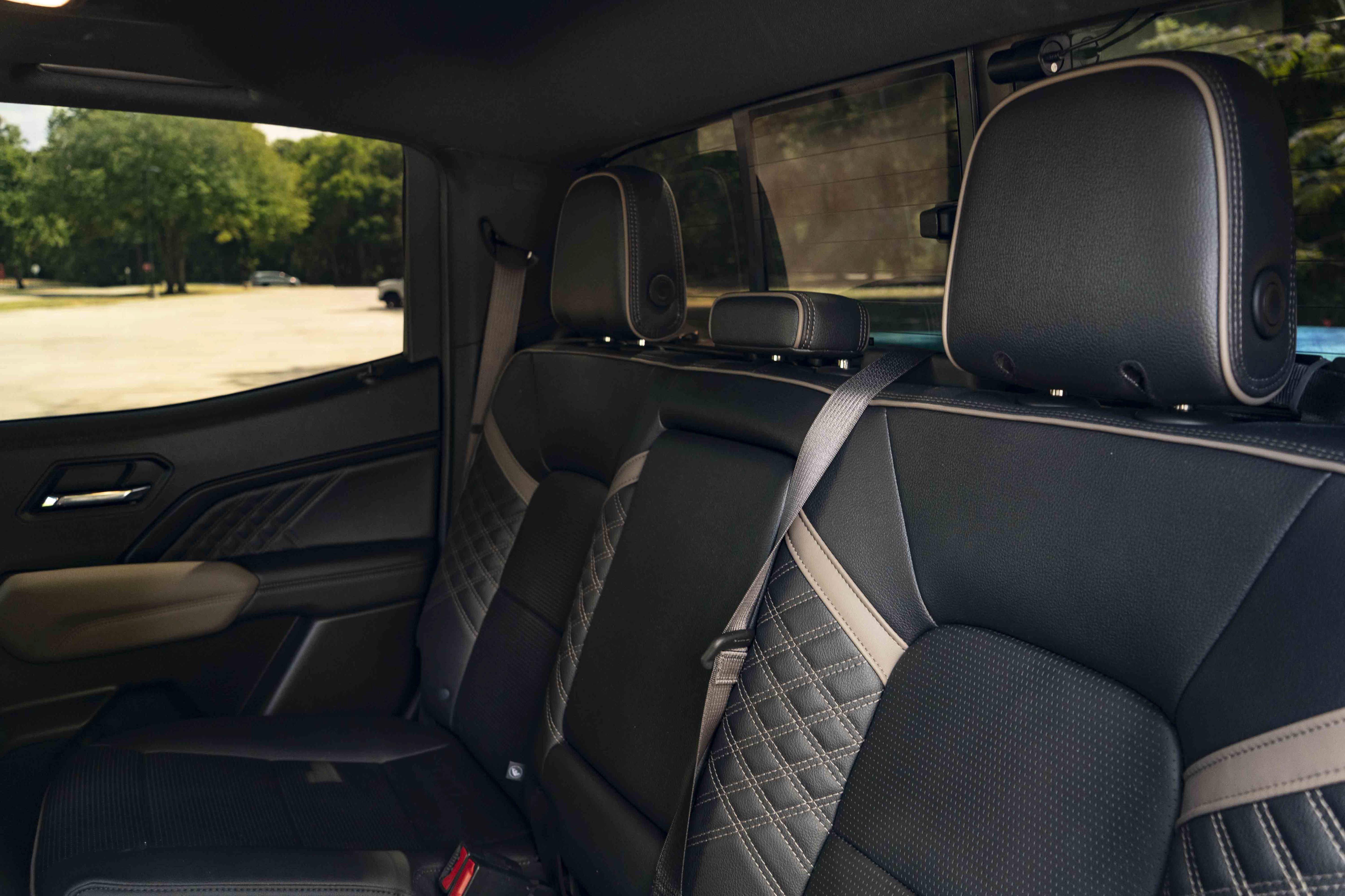 Used 2025 GMC Canyon Denali AWD/4WD image 18