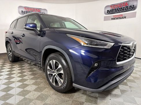Used 2021 Toyota Highlander XLE FWD image 1
