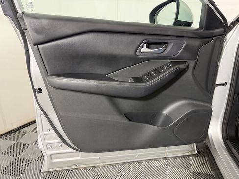 Used 2025 Nissan Rogue SV image 20