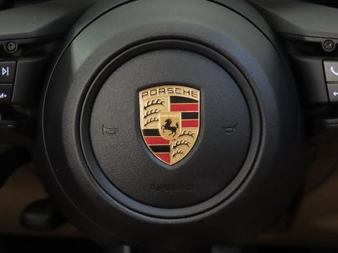 Certified 2025 Porsche Macan AWD/4WD image 21