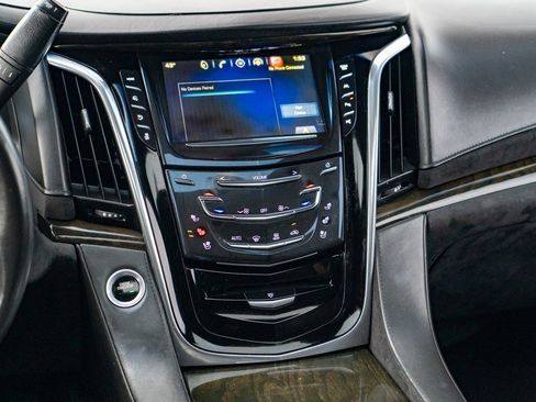 Used 2017 Cadillac Escalade ESV Platinum image 21