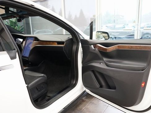Used 2020 Tesla Model X Long Range image 46