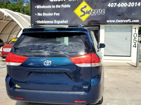 Used 2012 Toyota Sienna XLE image 11